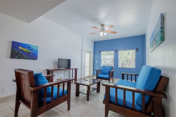 Tropical Escape – a spacious 2 bed 2 bath Condo, minutes from the Beach in San Pedro Ambergris Caye, Belize 