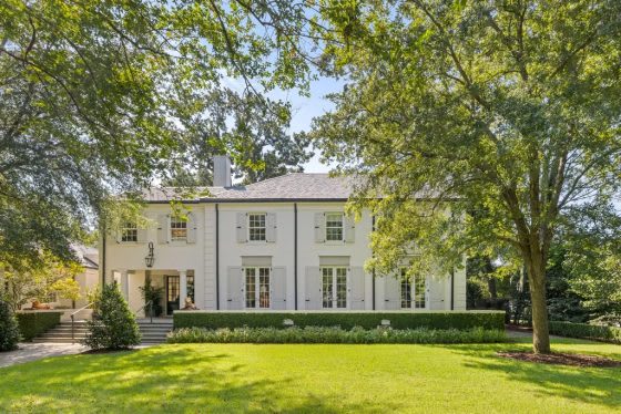 Video of the Week: A Picturesque Oak-Draped Estate in Charleston, South Carolina