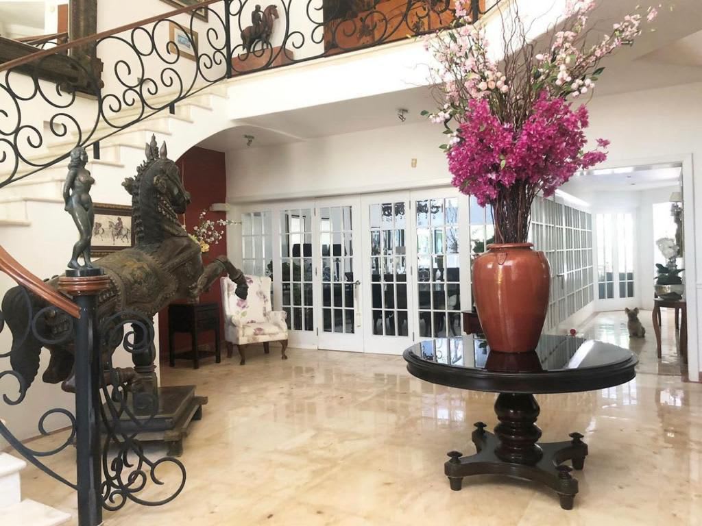 Luxury Villa for Sale, Classic Estate in Exclusive Puerto Aventuras