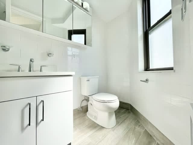 THE WASHINGTON IRVING HOUSE