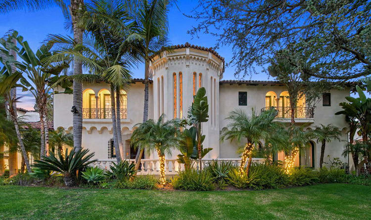 Get it while it's (s)hot! Beverly Hills 'murder mansion' where mobster Bugsy Siegel was assassinated hits the market for $17M - 76 years after famed mobster was SHOT through a window (but don't worry, the bullet holes are all gone) — Daily Mail