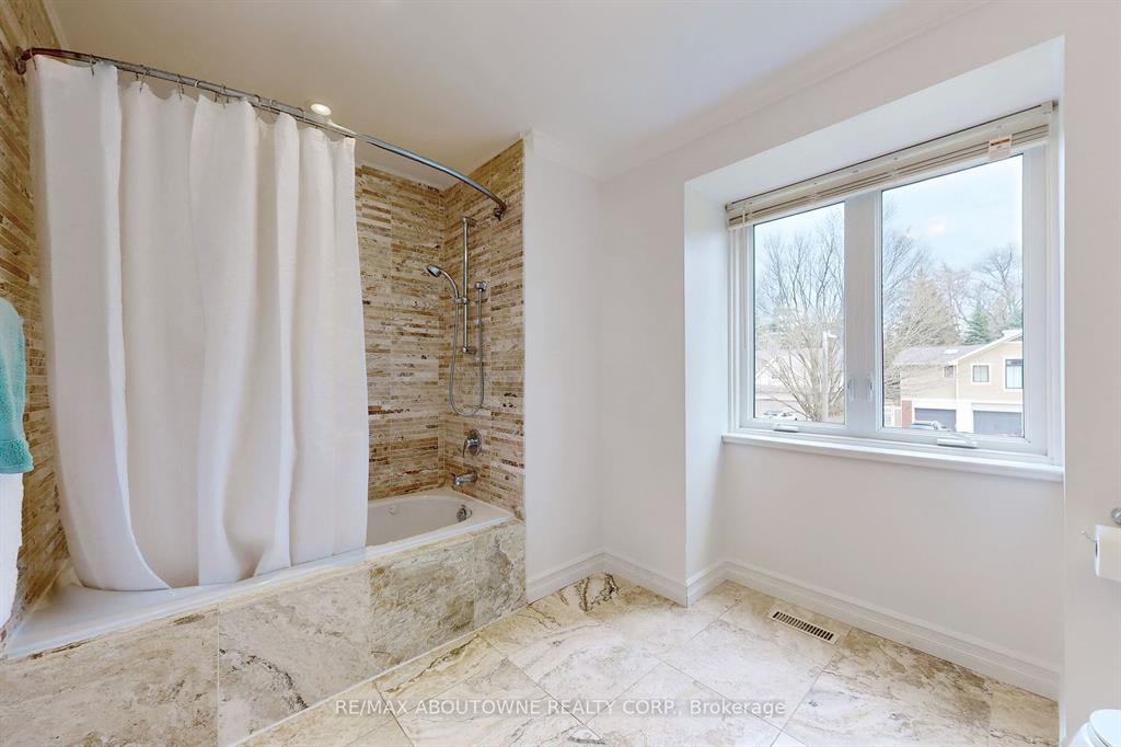 2269 All Saints Crescent Oakville