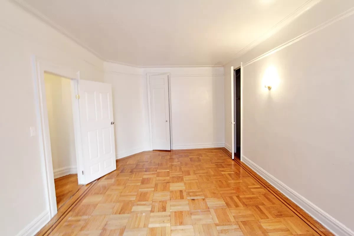 75 West Mosholu Parkway North Unit: 1P