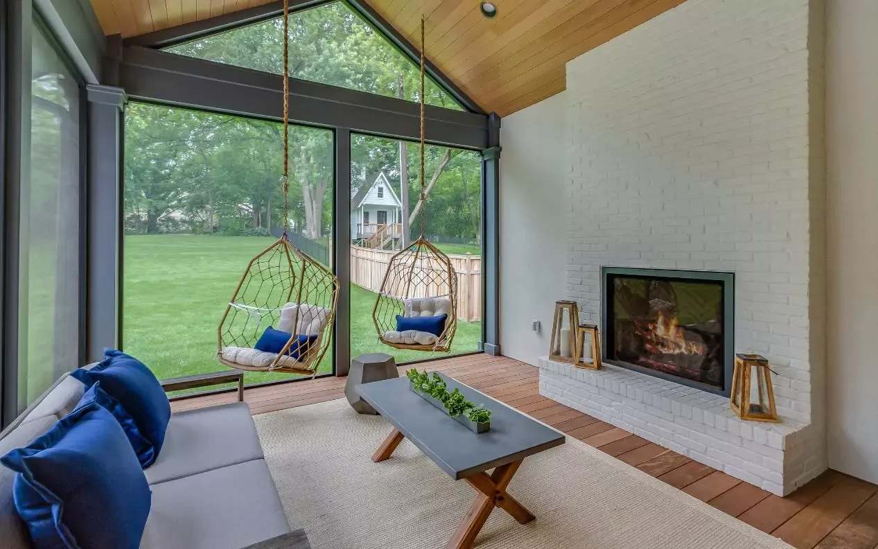 Modern sunroom with simplistic yet elegant features