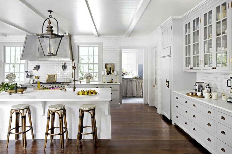 https://res.cloudinary.com/luxuryp/images/f_auto,q_auto/mixkcaxenpklmhgib102/white-kitchen-6_simon-watson