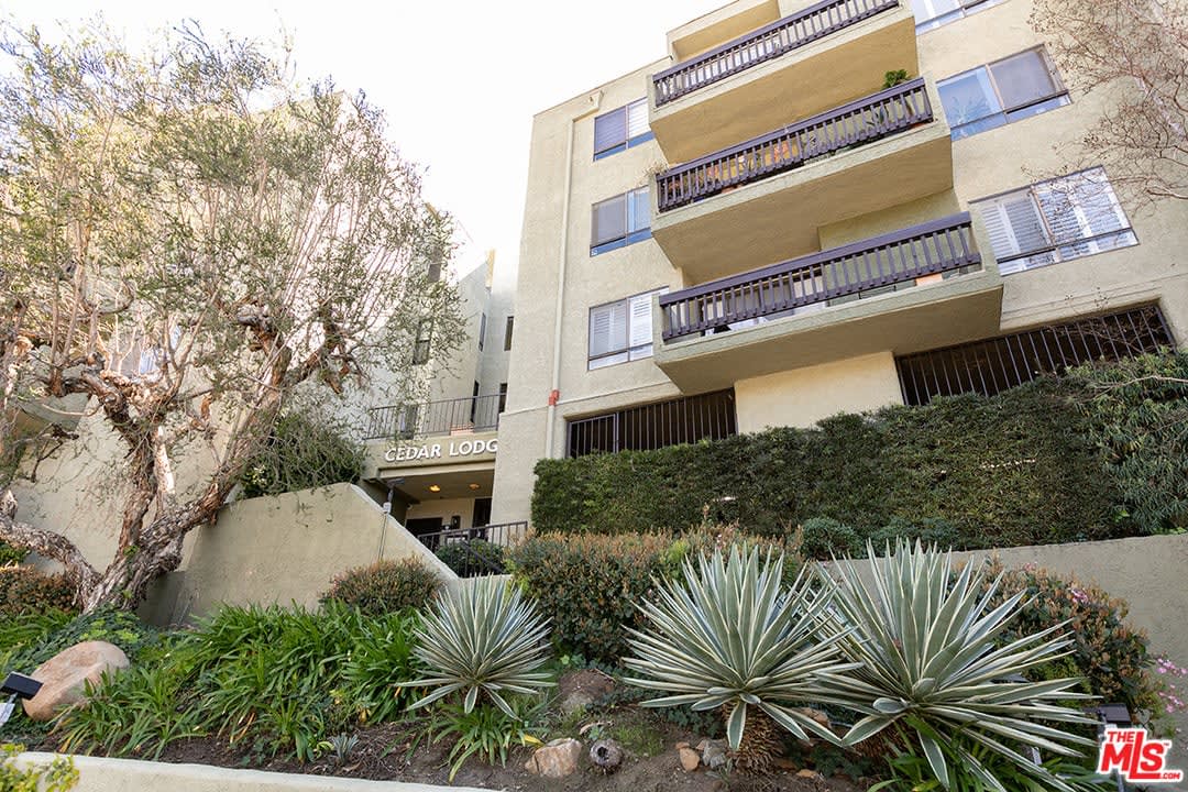 Rare Top Floor Unit in Silver Lake