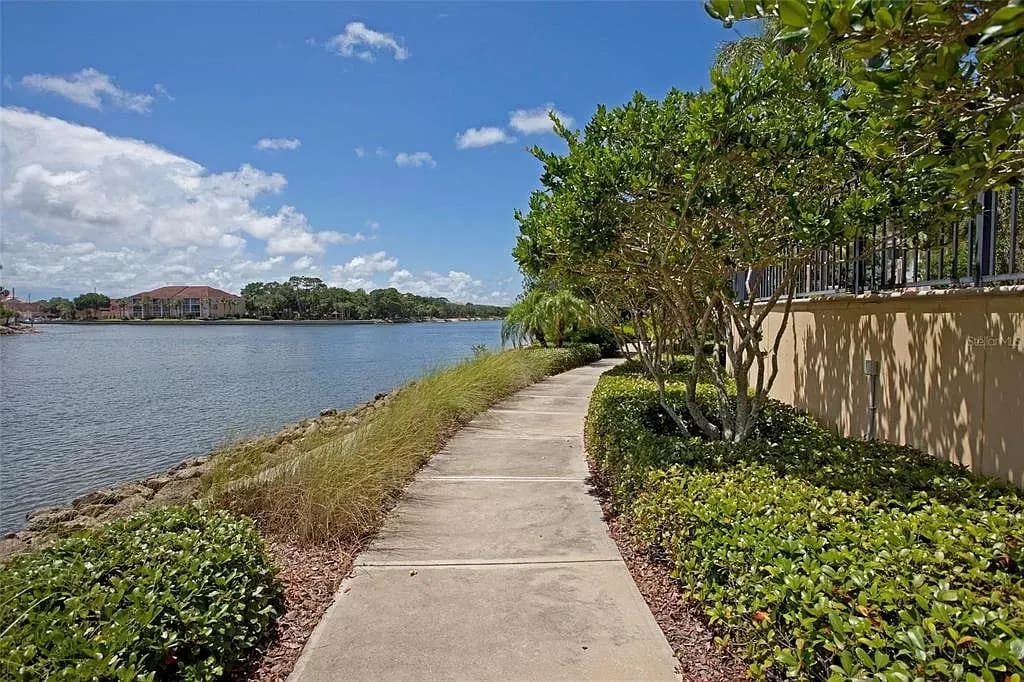 102 YACHT HARBOR DRIVE Unit: 369