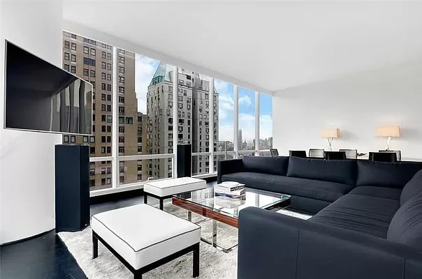 157 W 57th Street Unit: 32B