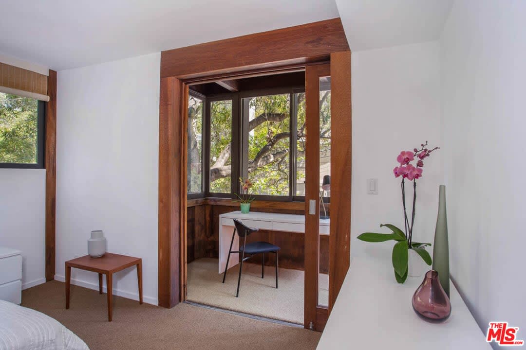 10274 Chrysanthemum Ln