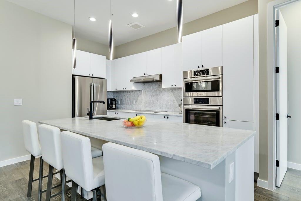 800 Embassy Dr, #609