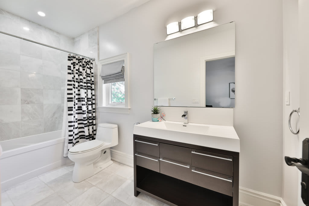 2015 Elmhurst Avenue, Oakville