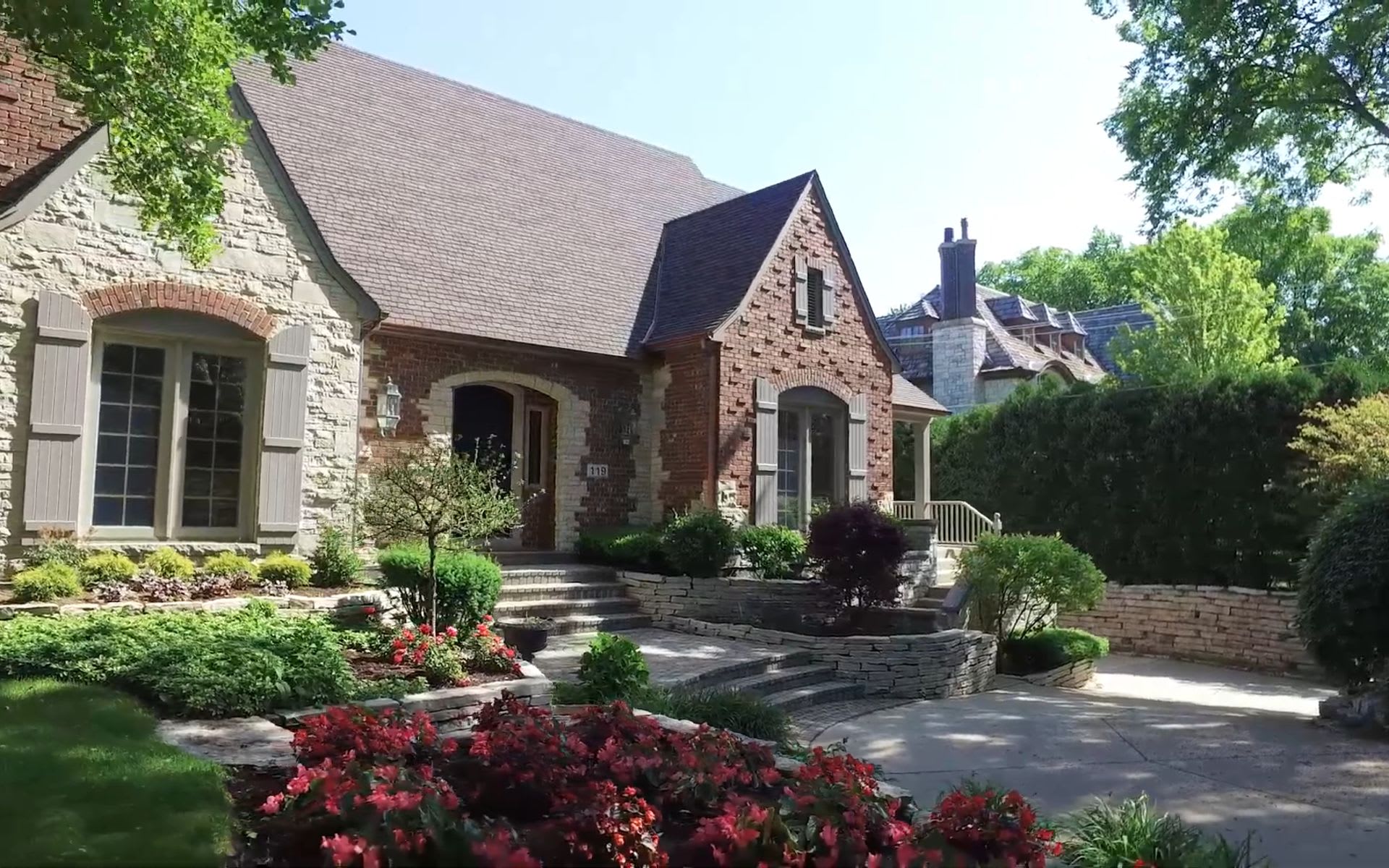 119 EAST 8TH STREET, HINSDALE, IL DAWN MCKENNA GROUP video preview