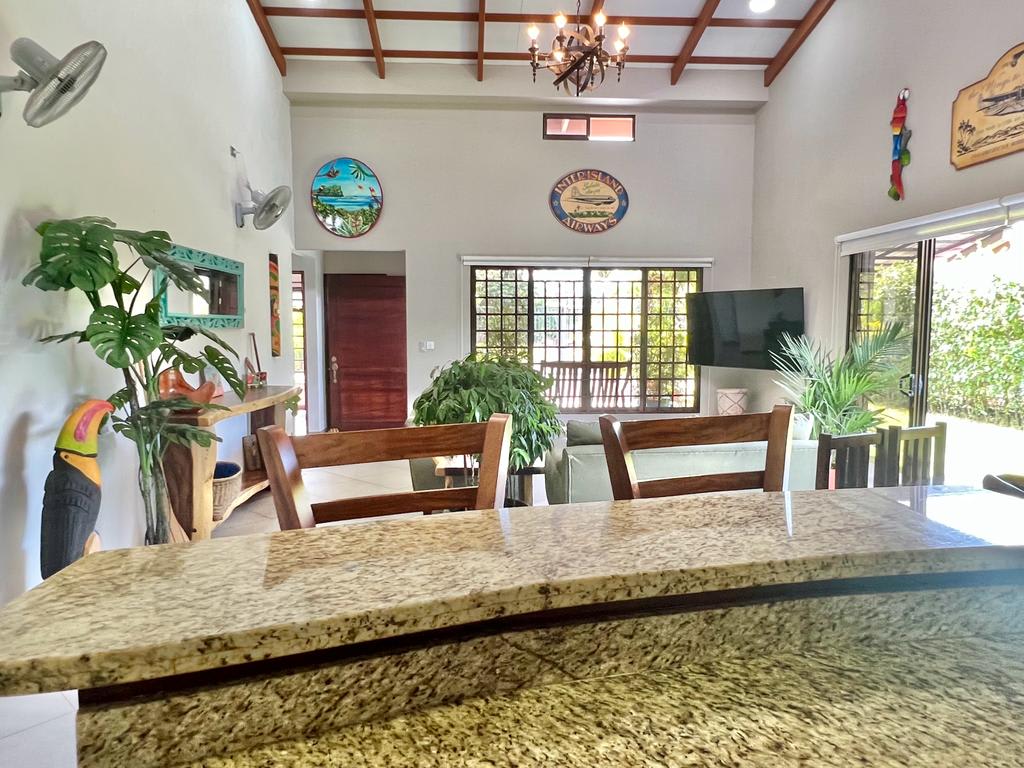 Quepos Surf House with Private Pool