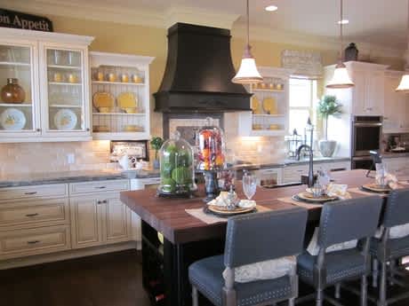 RidgeGate's Montecito Homes with Views are Selling Like Hotcakes!
