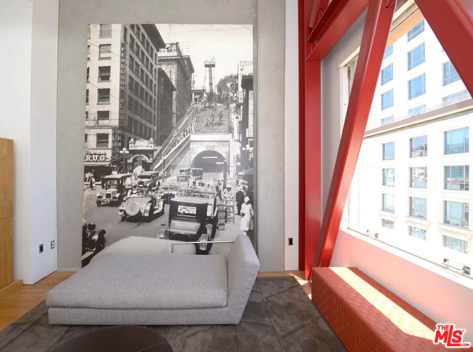 257 S Spring St, Unit PHMN