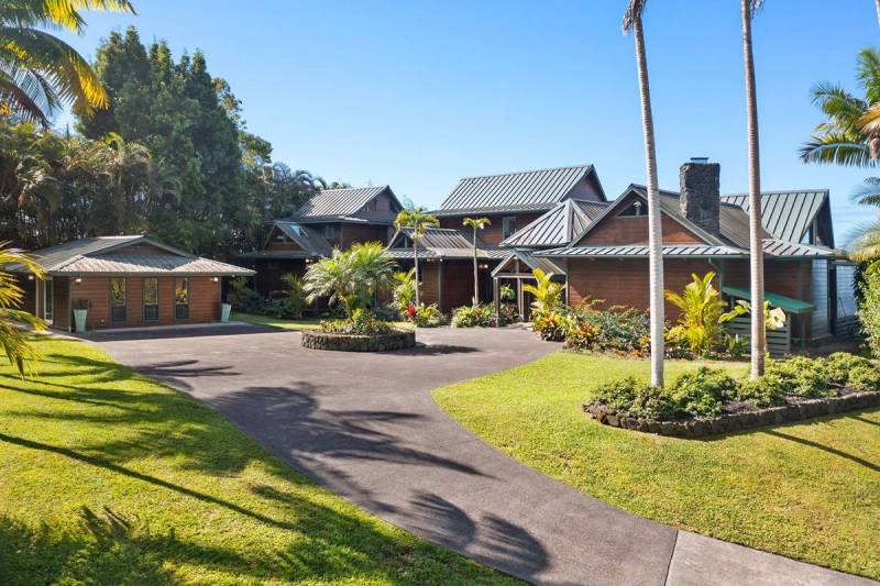 A Crown Jewel Legacy Estate in Holualoa