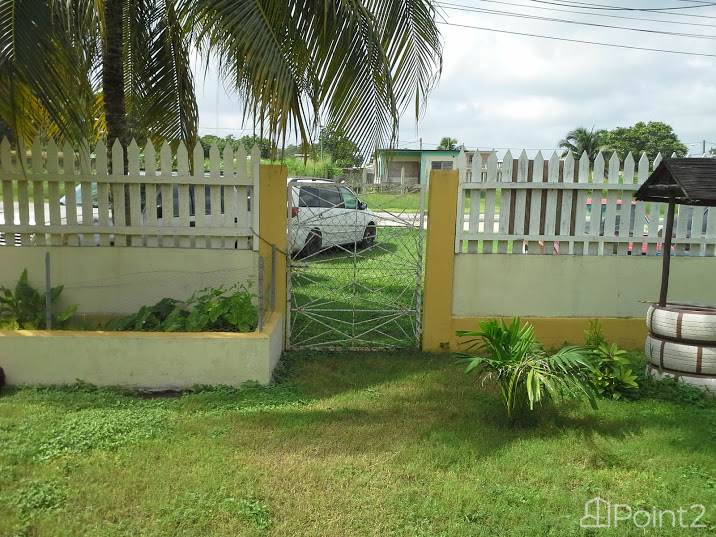 Corozal Gem - 2300 sq ft, 2 story, 4 bed, 4 bath single-family home 