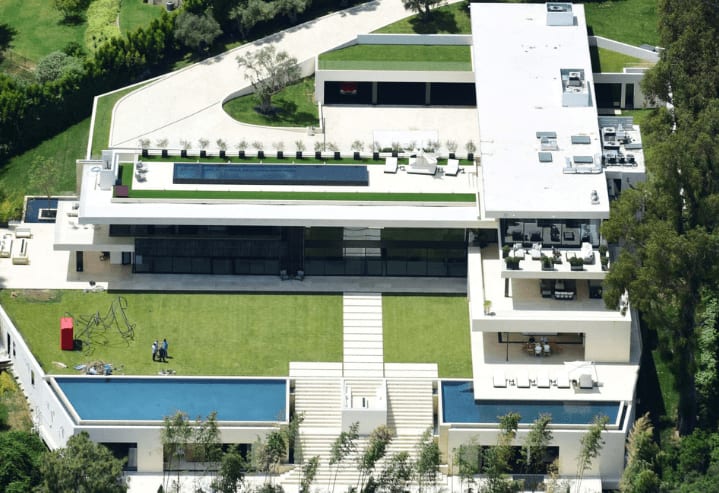 Where Do Celebrities Live in Beverly Hills? | Celebrity Luxury Homes