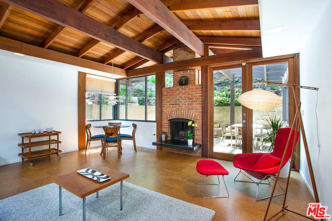 10274 Chrysanthemum Ln