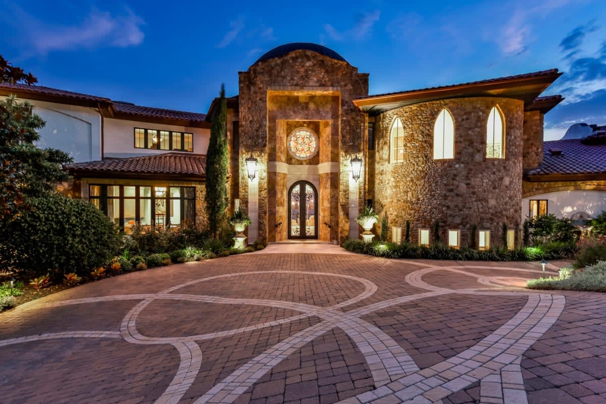 6800 Comanche Trail Austin, TX 78732 Austin Luxury Group