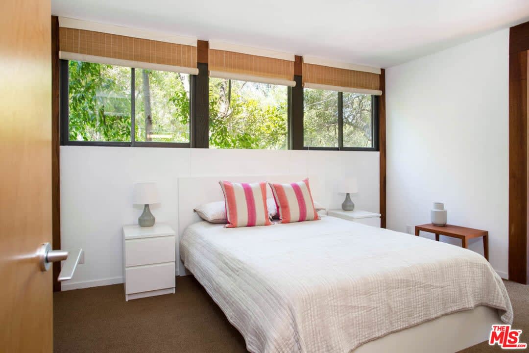 10274 Chrysanthemum Ln