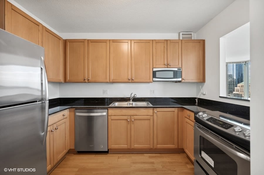 picture-of-unit 3408-kitchen-at-400-n-lasalle-dr-river-north