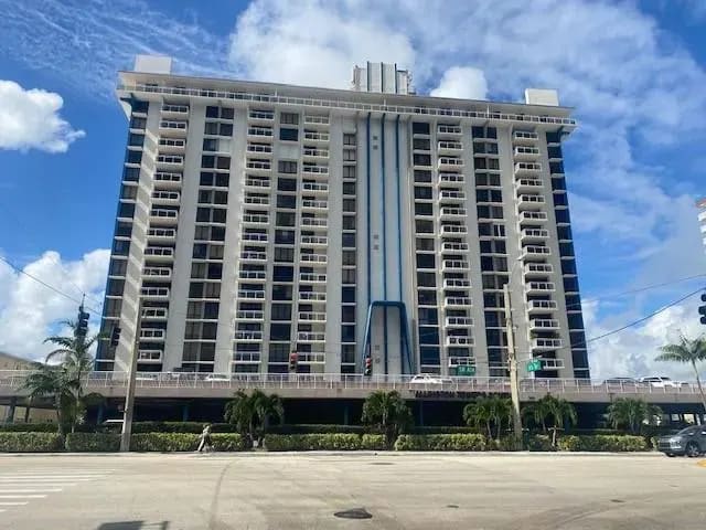 1600 S Ocean Drive, #15F