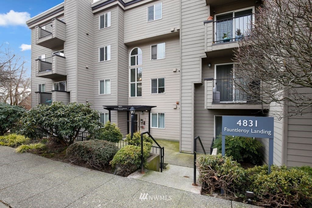 4831 Fauntleroy Way SW #304