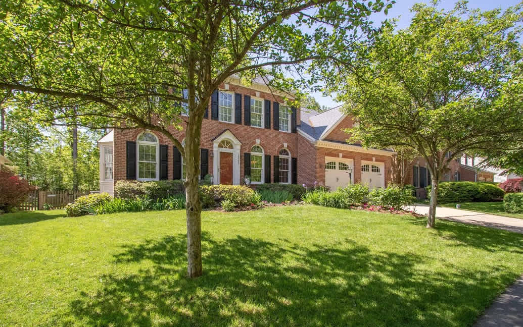 Updated and Private Home in South Riding