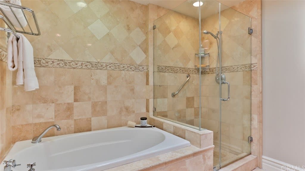 12026 Hoffman St #401