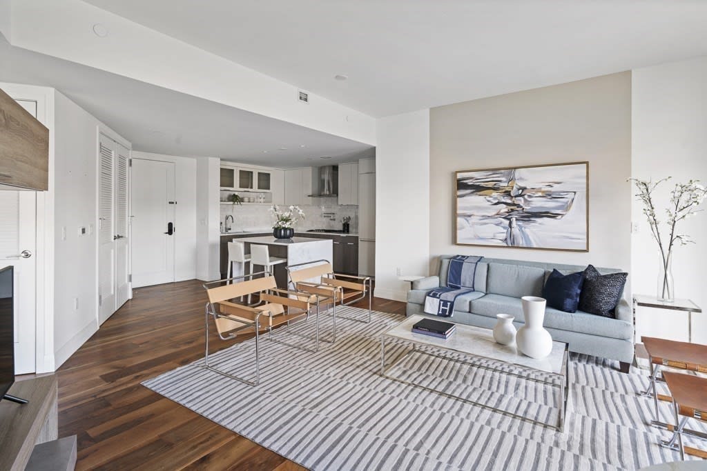 300 Pier 4 Blvd., Unit 2M