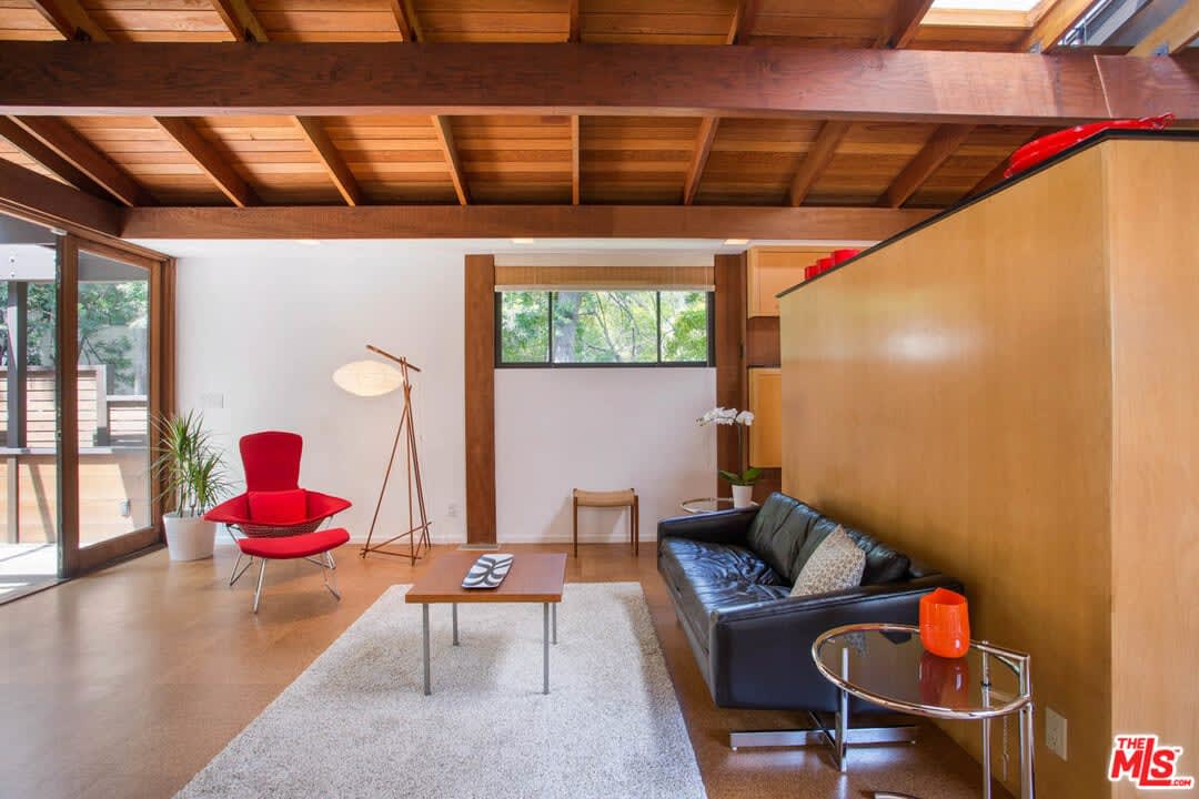 10274 Chrysanthemum Ln