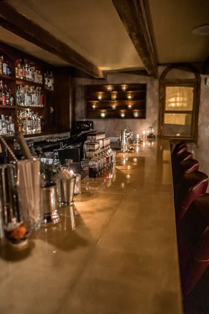 Oculto 477 A mysterious place for a spooky cocktail