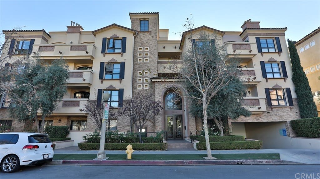 12026 Hoffman St #401