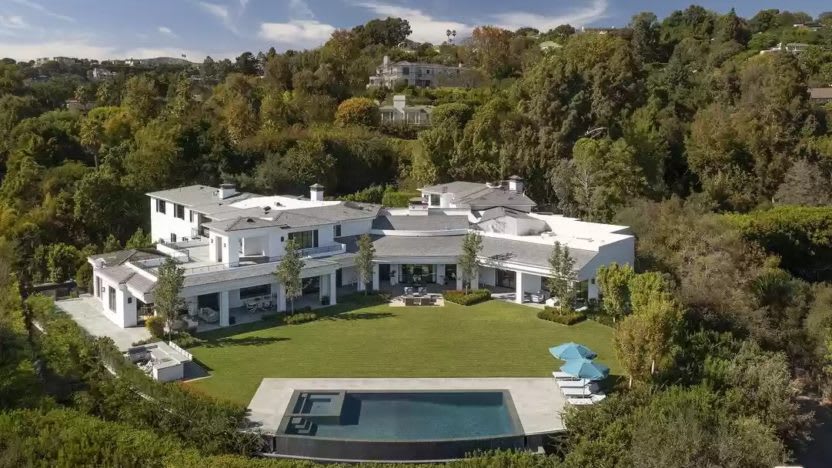 What Did Ben Affleck and Jennifer Lopez Just Buy—and Why?