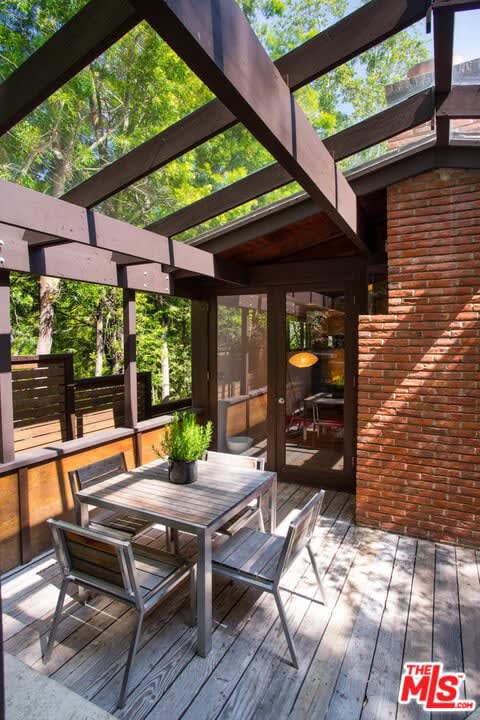 10274 Chrysanthemum Ln