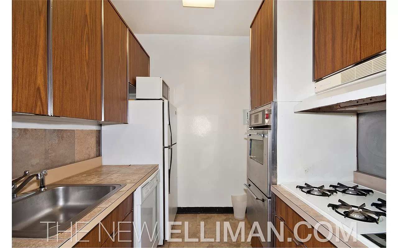 58 West 58th Street Unit: 7A