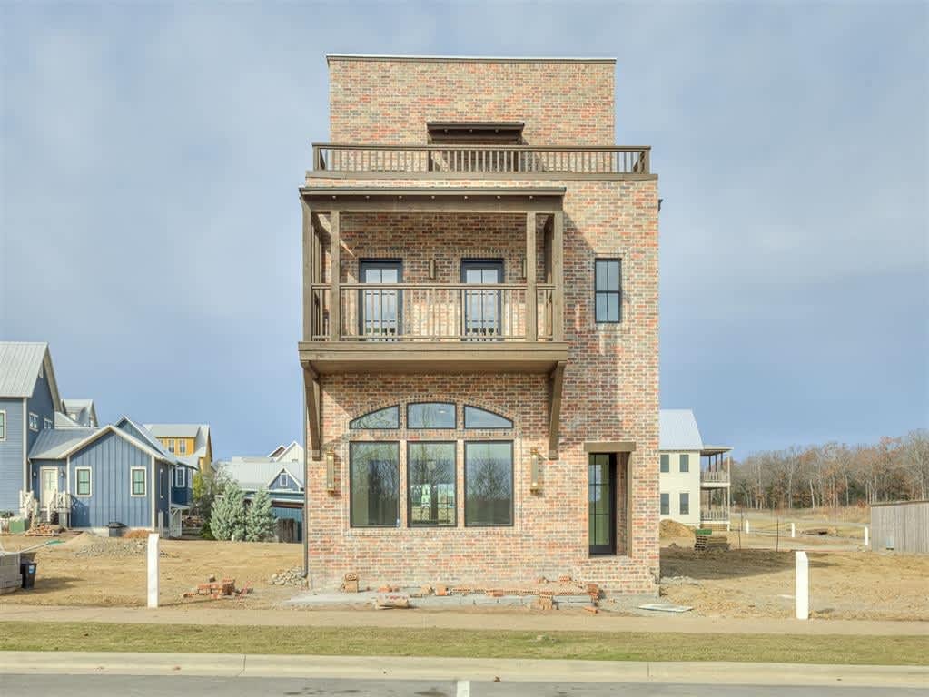 The Ultimate Lakefront Retreat on Water Street – Carlton Landing, Oklahoma - Wyatt Poindexter - The Agency