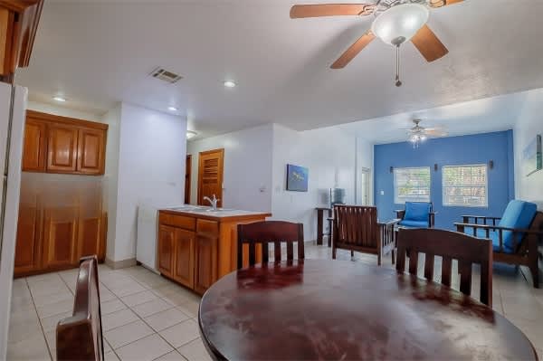 Tropical Escape – a spacious 2 bed 2 bath Condo, minutes from the Beach in San Pedro Ambergris Caye, Belize 