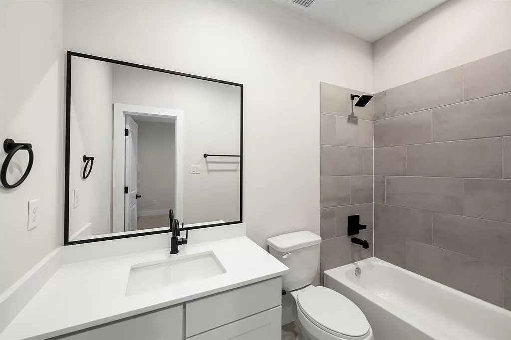 secondary bathroom in an Eastwood Estates home