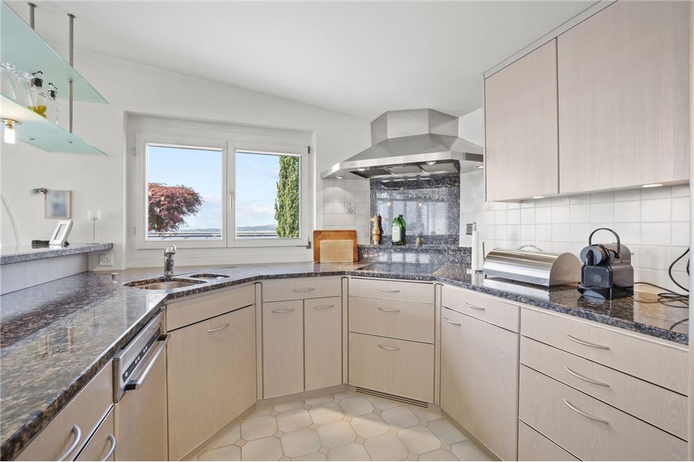 ZUG, SWITZERLAND Toronto Real Estate Penthouse Queen