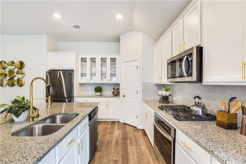 1080 Leadtree Loop