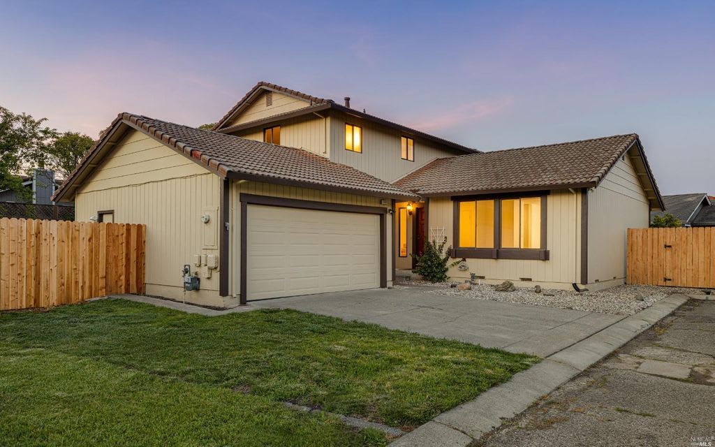 117 Prince Albert St, Petaluma, CA