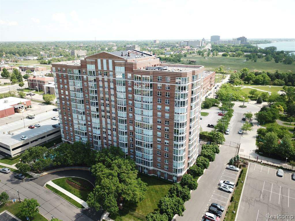 GREAT LAKES TOWER AT HARBORTOWN