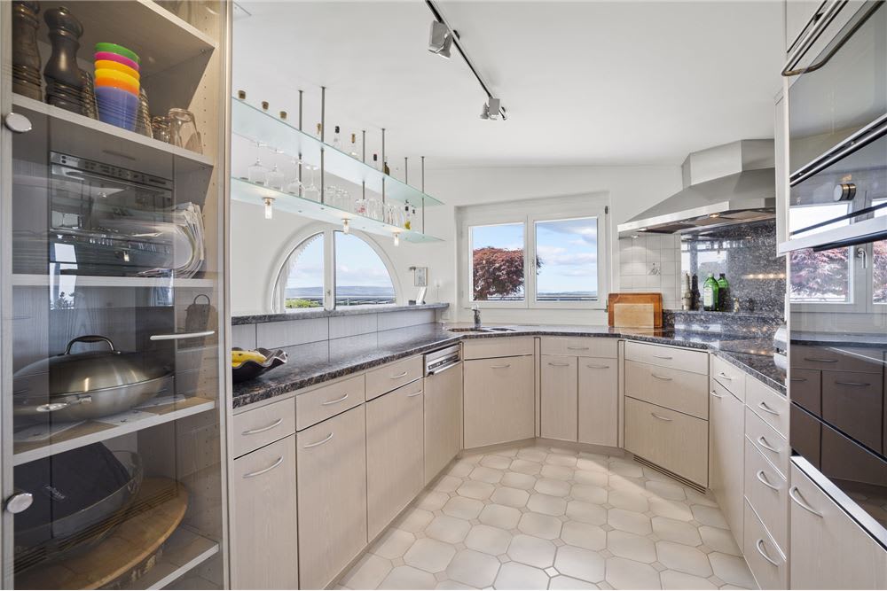 ZUG, SWITZERLAND Toronto Real Estate Penthouse Queen