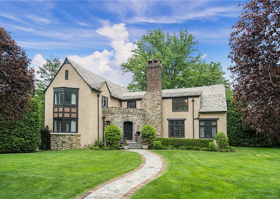 $1,925,000 Home for Sale at 15 Kingston Road Scarsdale, NY 10583 - North of NYC