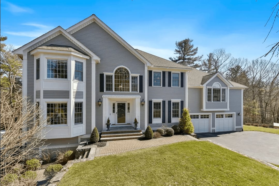 Large 4 Bedroom home with pool on acre North of Boston