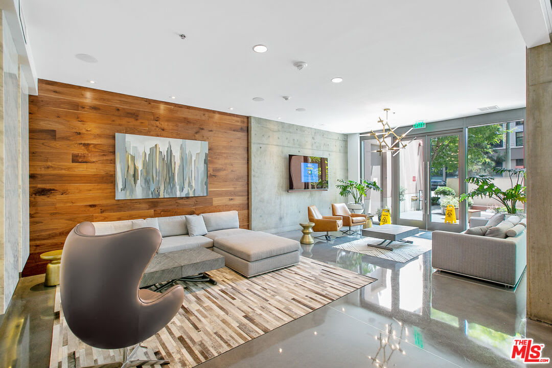 1111 S Grand Ave #1205