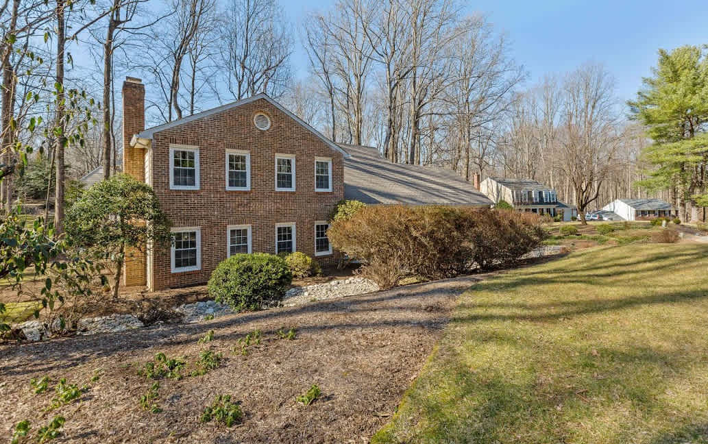 Quiet Cul-de-sac Home in Oakton