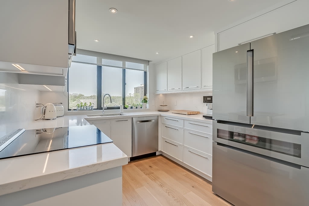 100 Lakeshore Road E Unit: 901